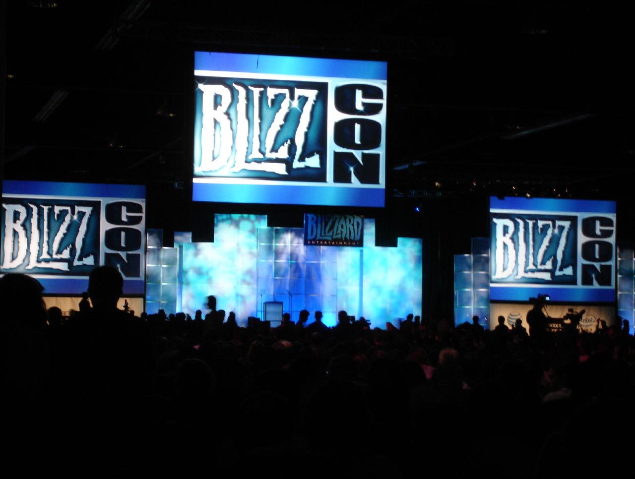 Stage and audience at the BlizzCon 2007 opening ceremony